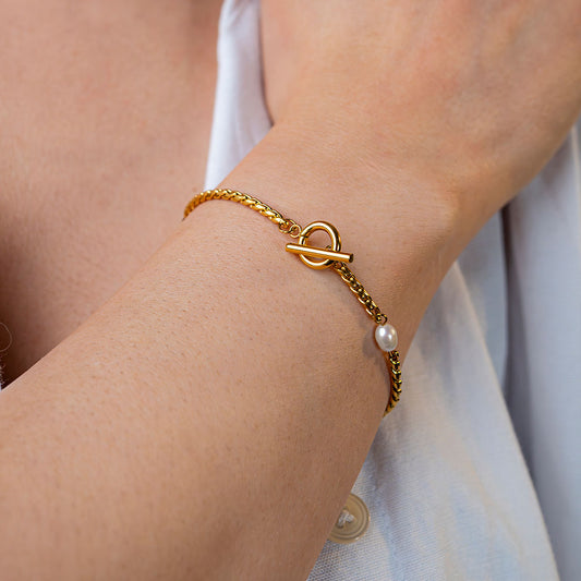 Luna Toggle Pearl Bracelet